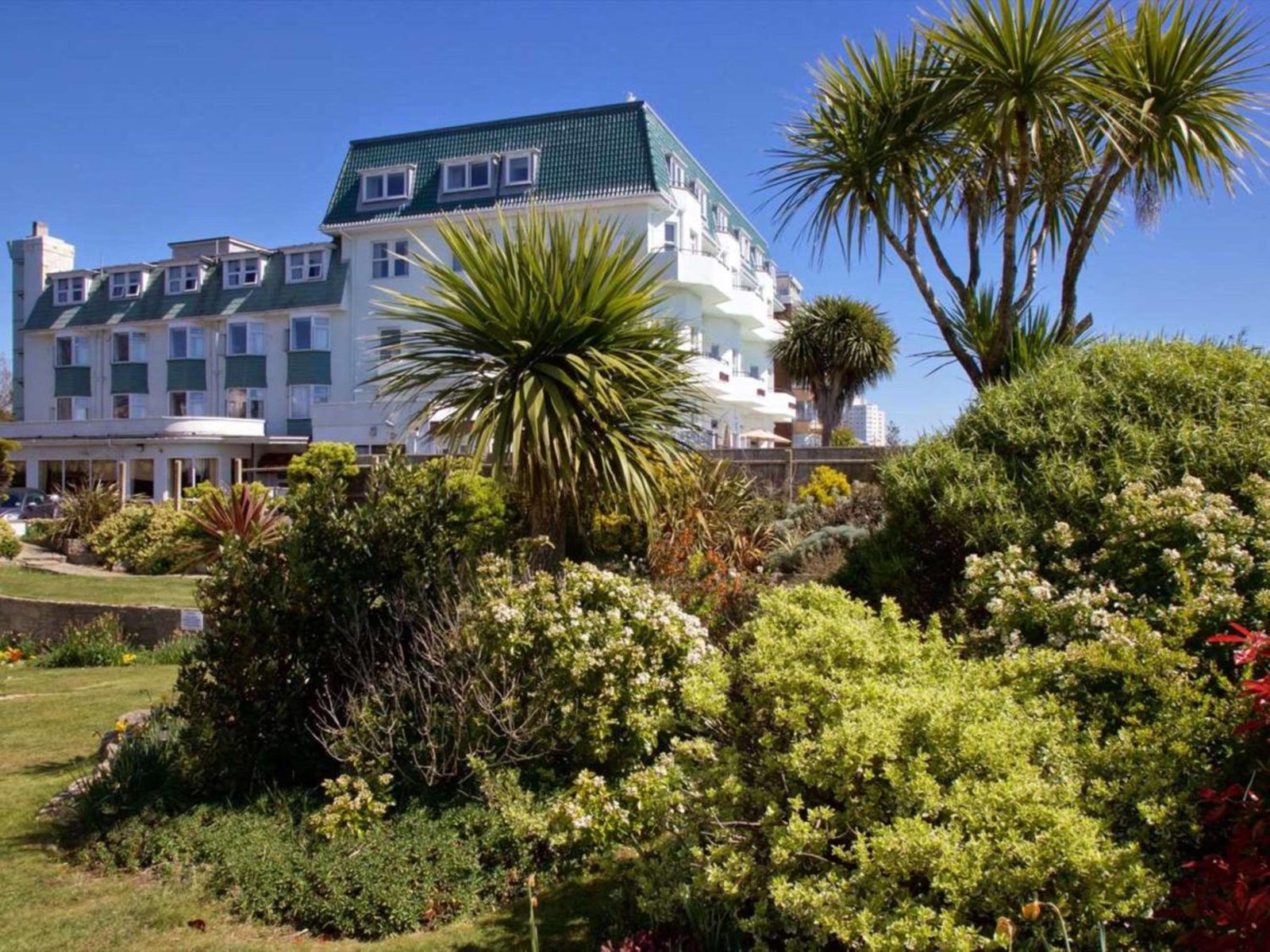 Bournemouth East Cliff by Belvilla — photo 2