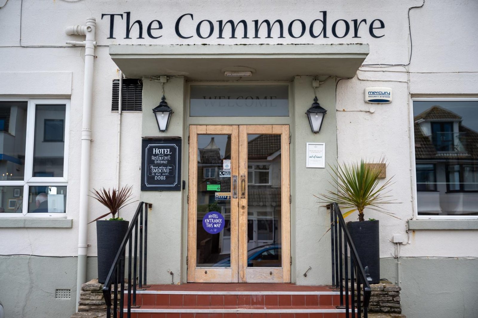 Commodore Hotel by Greene King Inns — photo 2