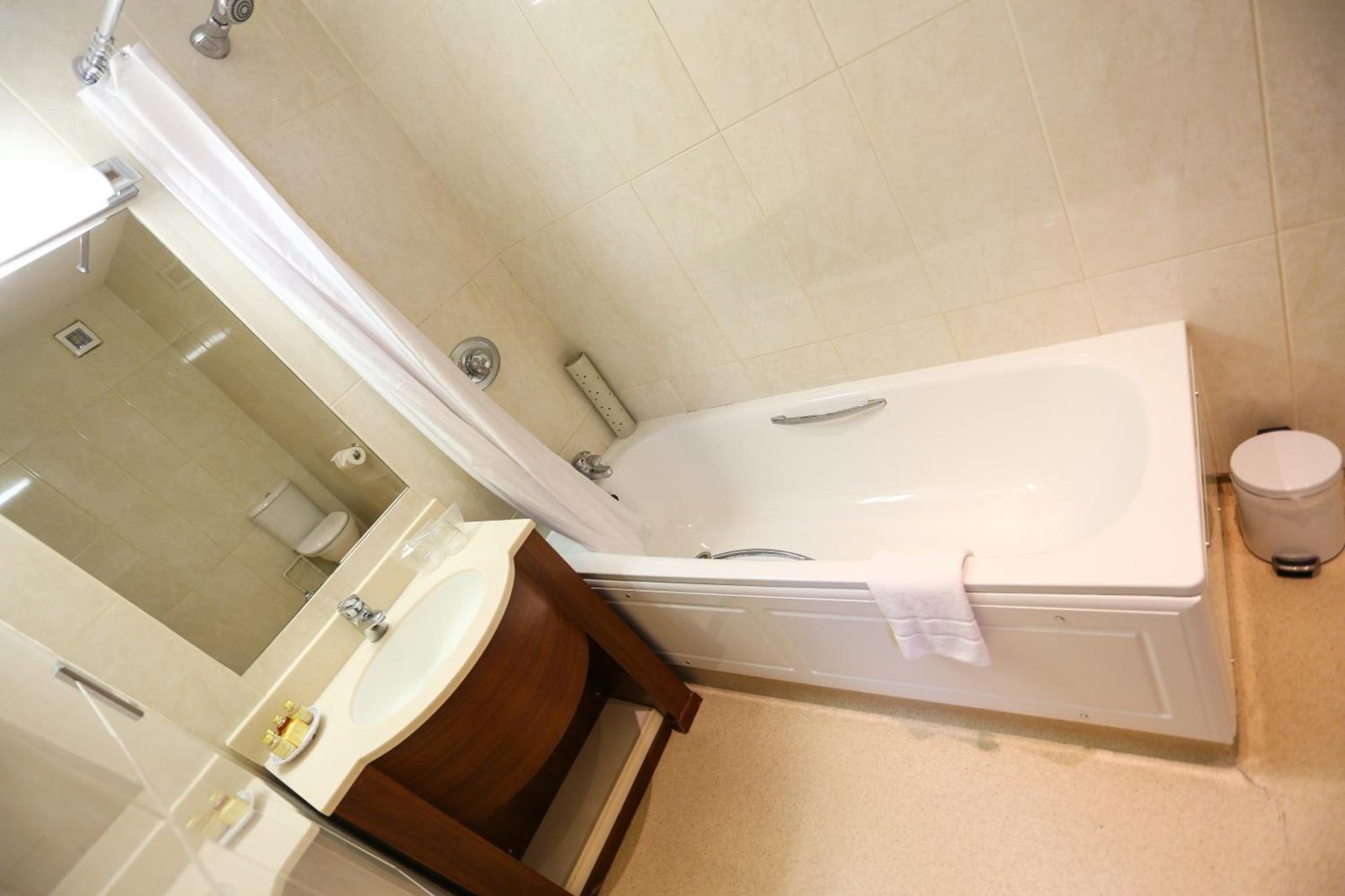 Royal Exeter Hotel — photo 3
