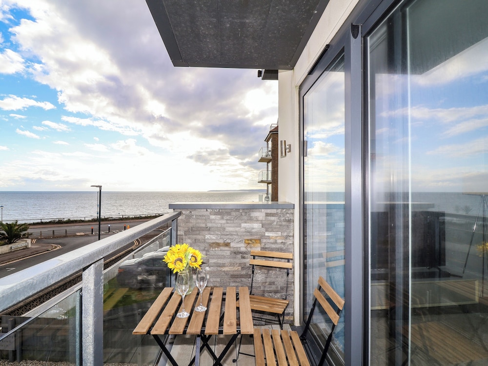 7 Warren Edge Close — photo 2