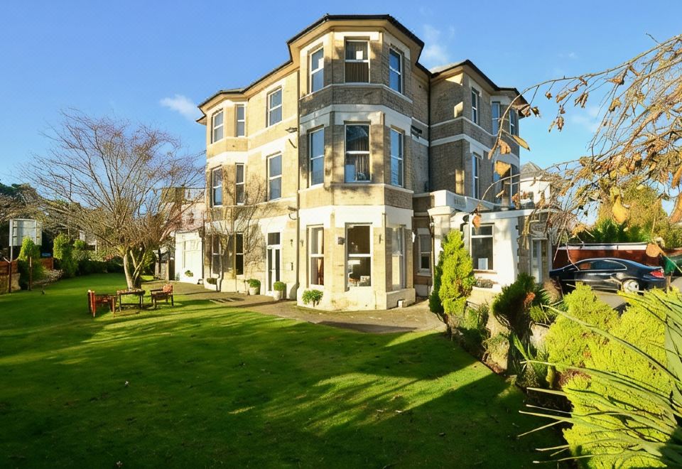 Applewood Hotel